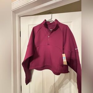 New with tags- (tag fell off) Nike long sleeve cropped half zipper. Size medium